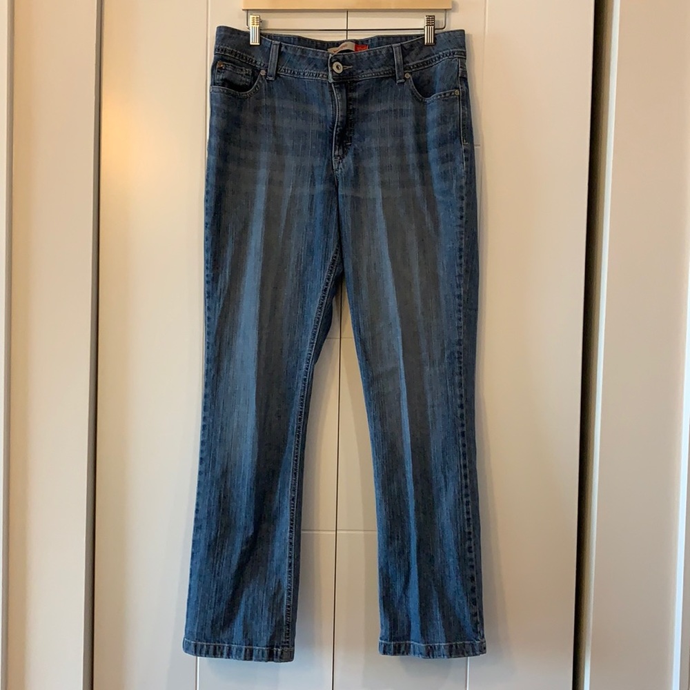 Women’s Wrangler Jeans Color Blue Size 14 M